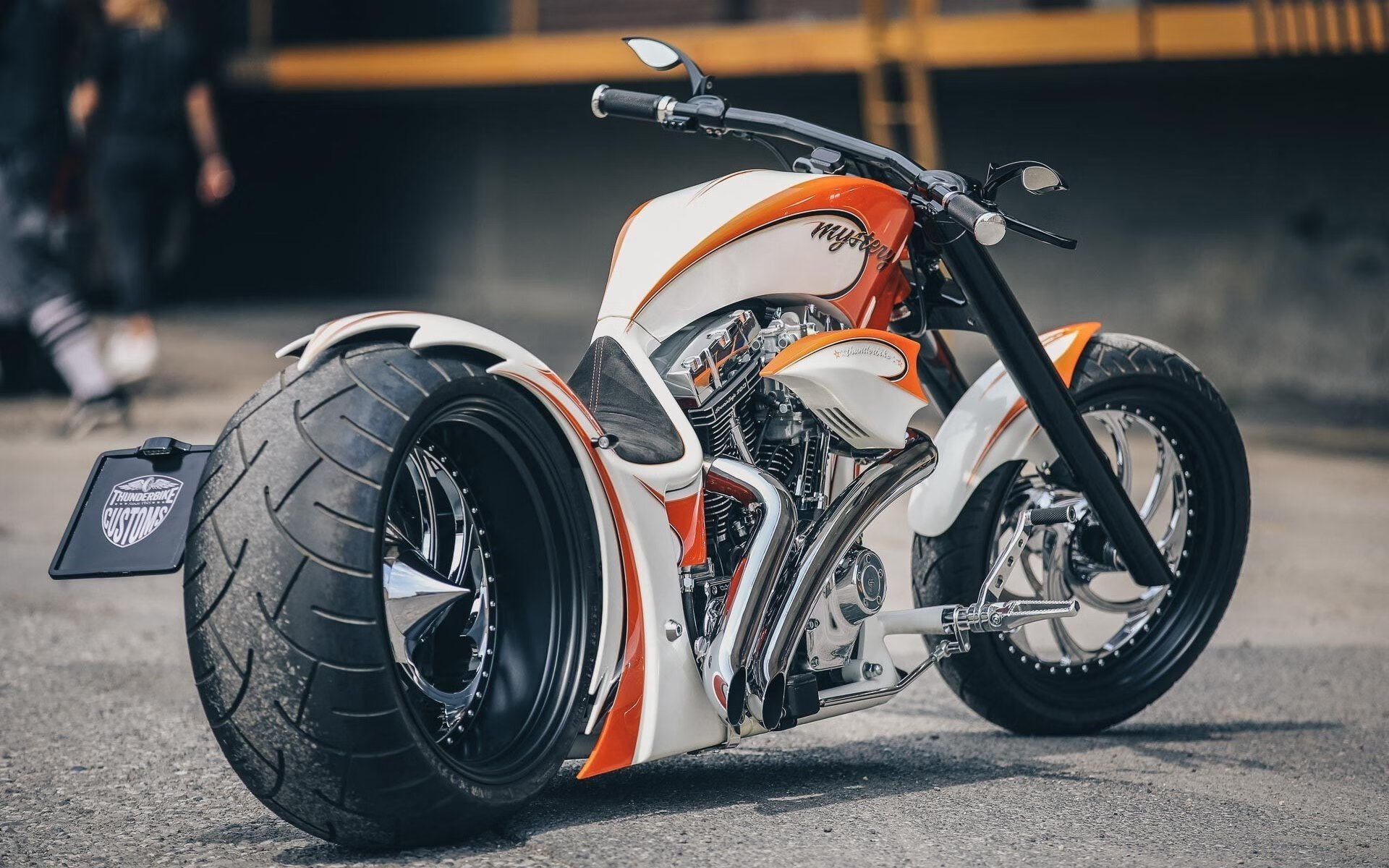 五大联赛是否推行以中场站位弹性应对不同对手策略,五大联赛场地大小