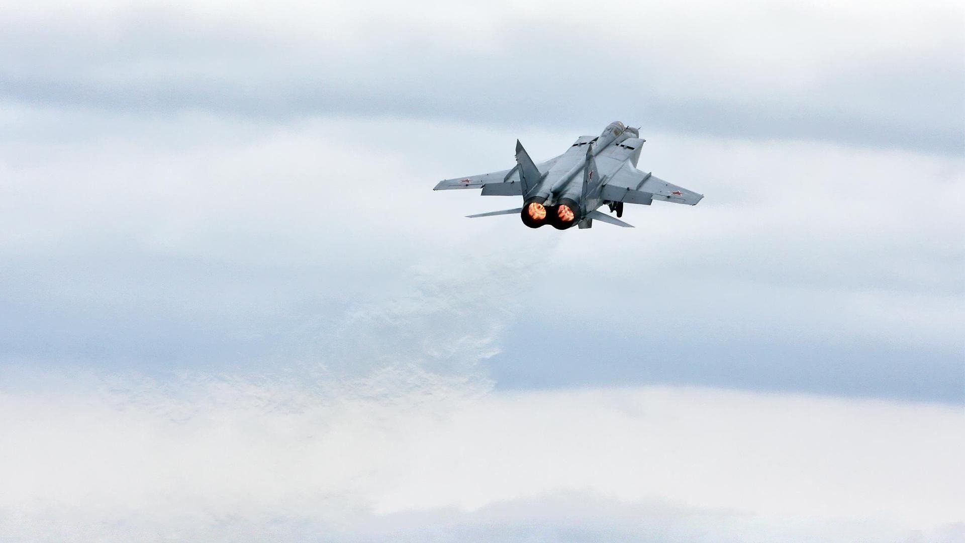 Kaiyun官方登录入口-皮特·卡普尔强悍的进攻打法，让袋鼠队始终保持领先地位，皮特凯尔纳